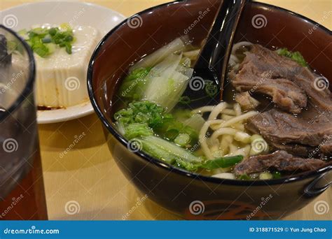  Le Jiaxing Wanzi Tang : Un bouillon réconfortant aux mille saveurs et parfum inégalable !