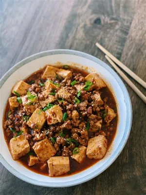  Le Mapo Tofu : Un plat réconfortant aux saveurs épicées et délicates qui réveille les papilles ?