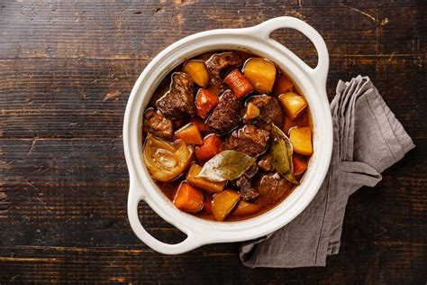  Tibs de Boeuf! Une Explosion d'Épices et de Tendresse en Bouillie Inoubliable